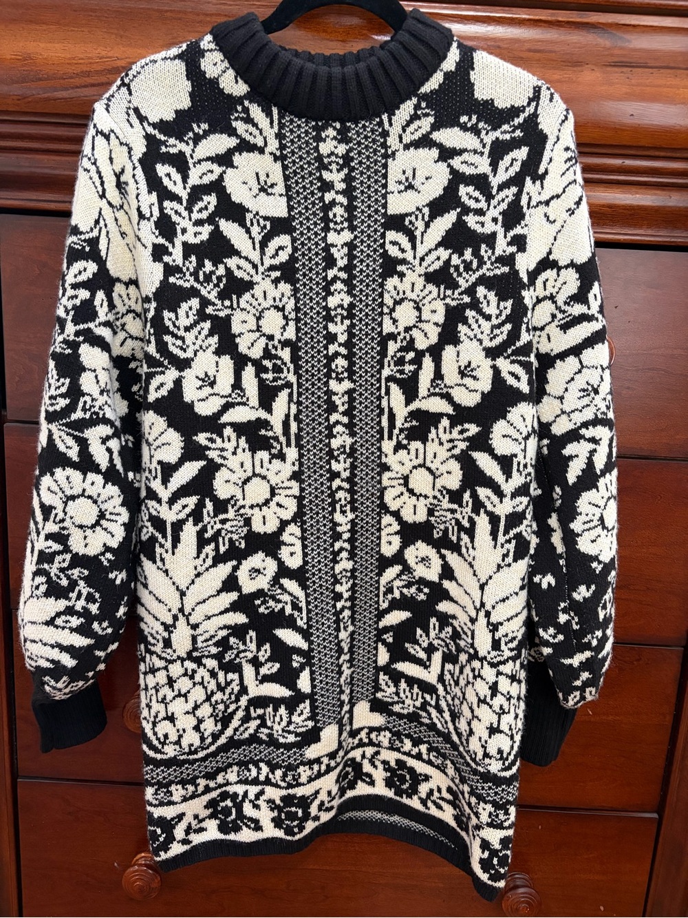 FARM Rio Black & Cream Floral Pineapple Knit Sweater Dress